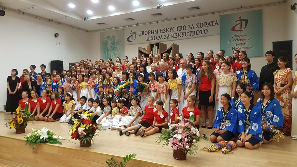 Три хора в АМТИИ